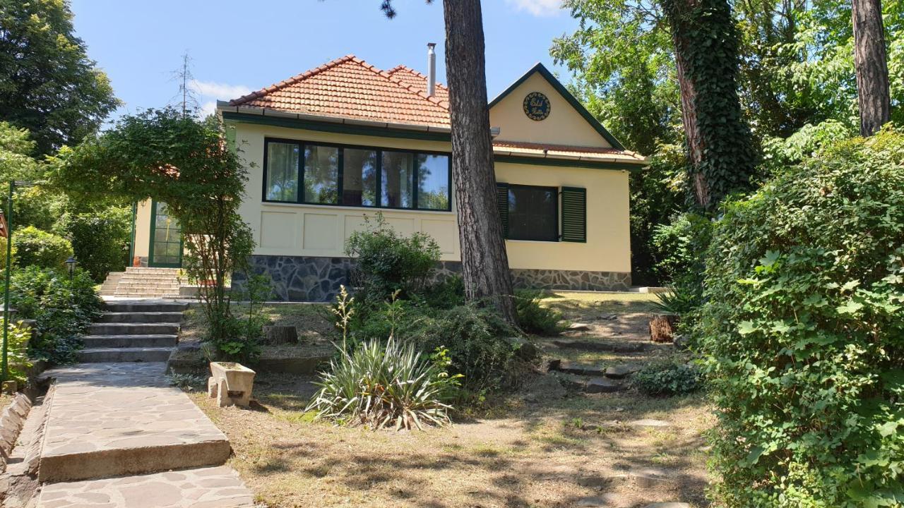 Edit Villa Matrafured Luaran gambar